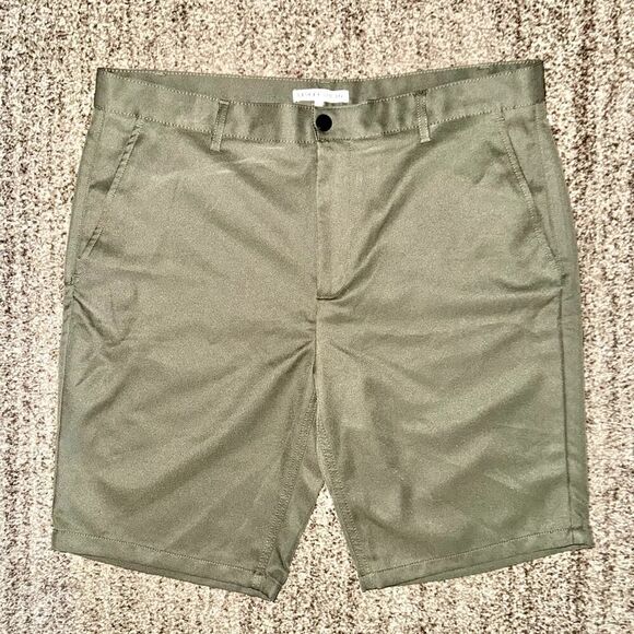 Vince Camuto Men's Performance Polyester Shorts in Solid Olive Green Size 36 - Picture 1 of 8